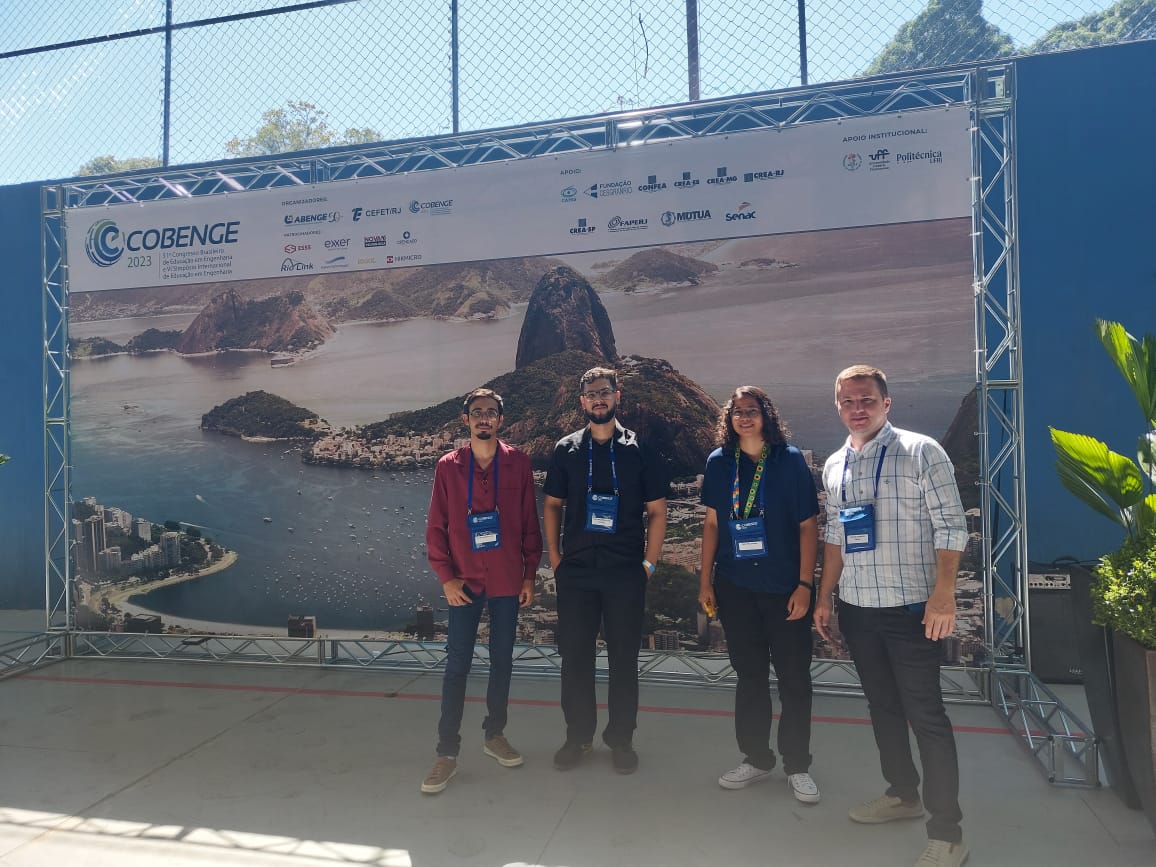 No Cogenbe ela esteve junto a colegas de curso e do prof. Marcelo Escobar